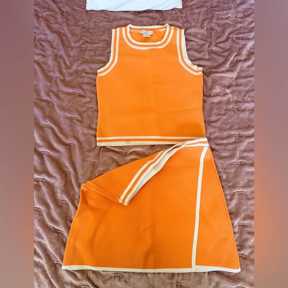 House of Harlow 1960 Orange Knit Set with White Trim - Picture 2 of 7